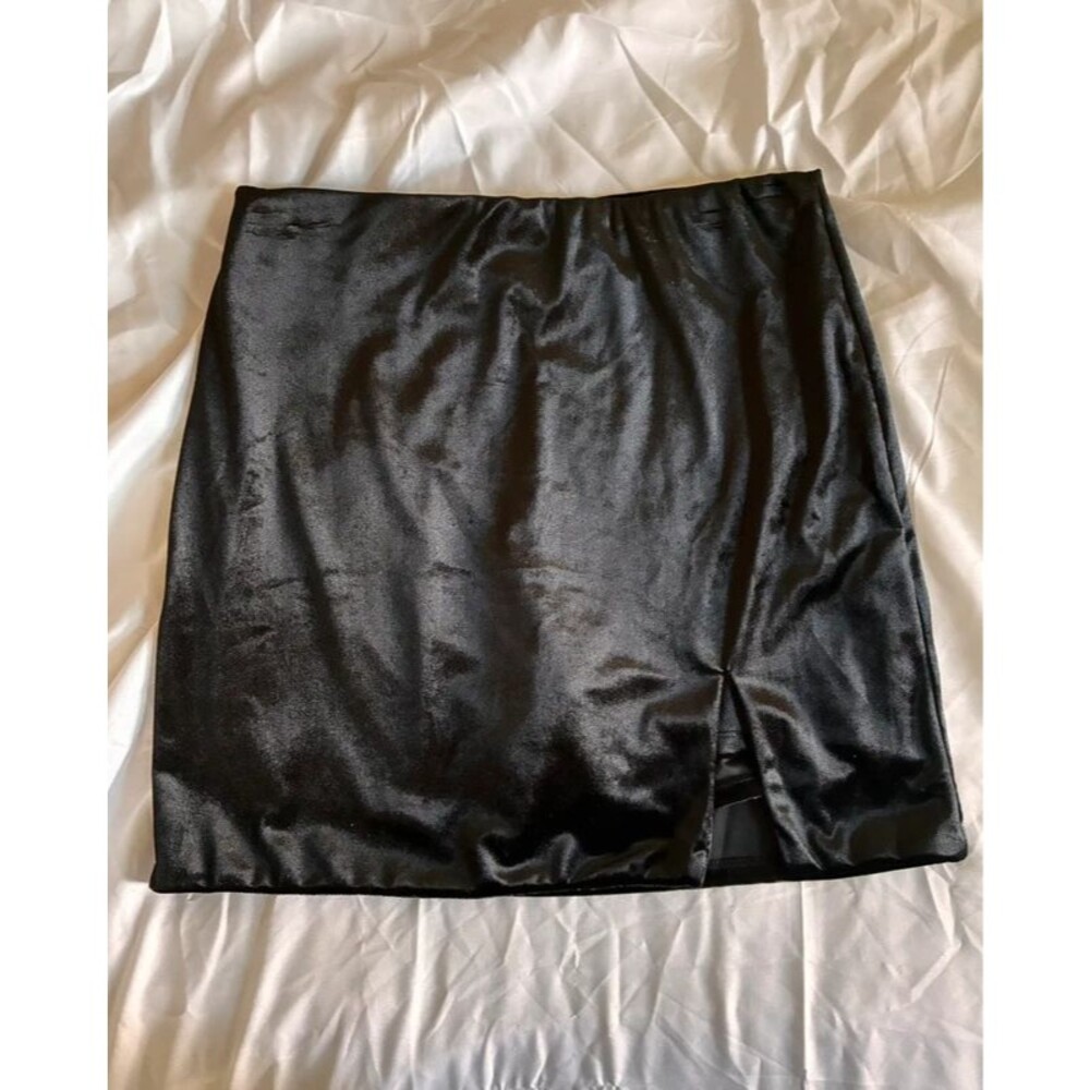 Gianni Bini Black Velvet High-Waisted Skort M